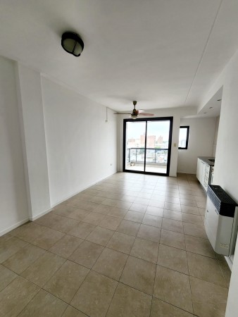 SEMIPISO DE 1 DORMITORIO + COCHERA SOBRE GENERAL LOPEZ