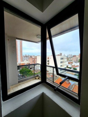 SEMIPISO DE 1 DORMITORIO + COCHERA SOBRE GENERAL LOPEZ