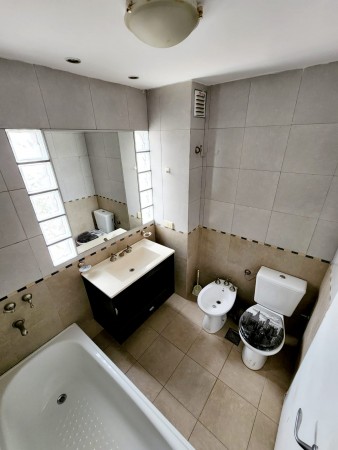SEMIPISO DE 1 DORMITORIO + COCHERA SOBRE GENERAL LOPEZ