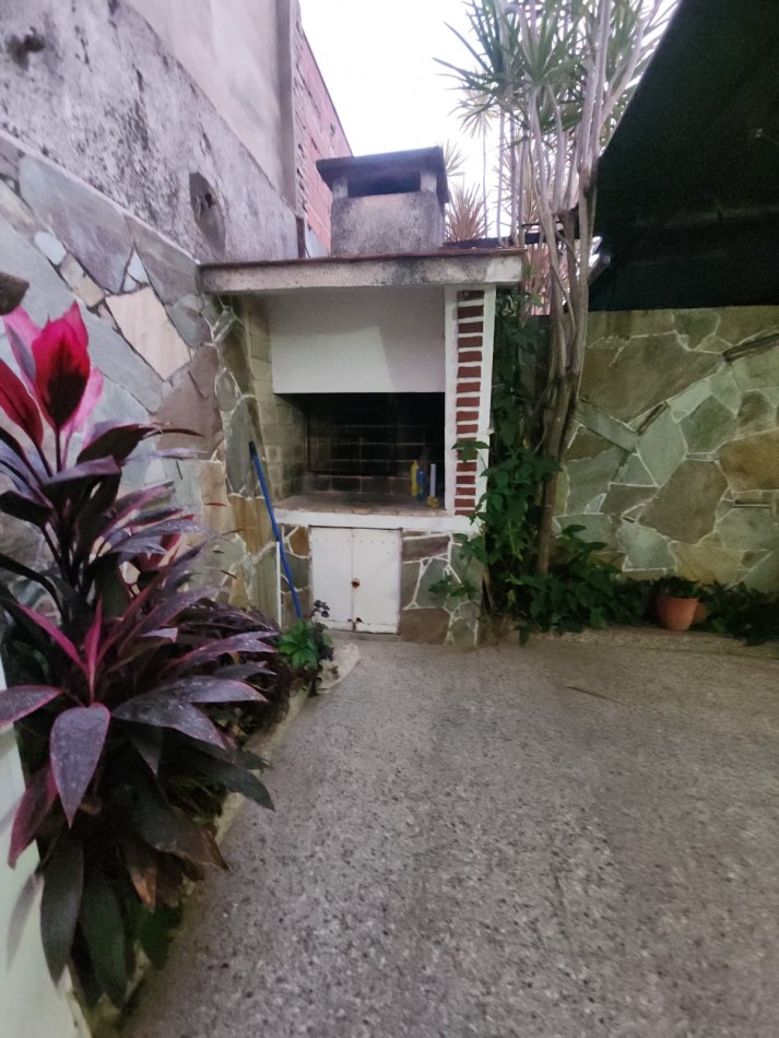 ALQUILER CASA EN GUEMES Y BV GALVEZ