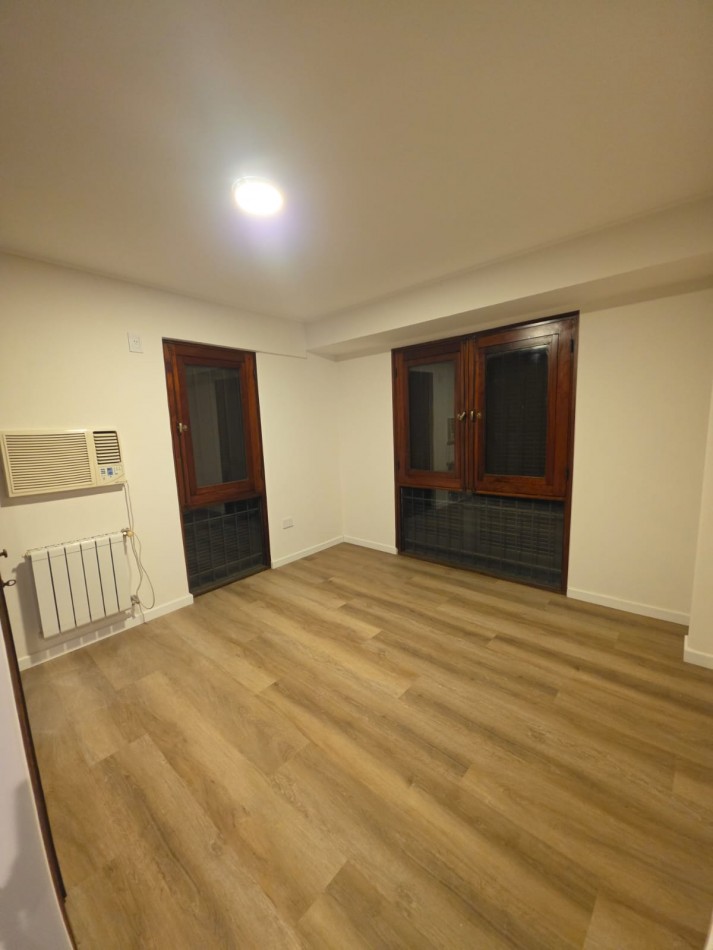 Casa a metros de la costanera: 3 dormitorios/jardin/pileta/quincho
