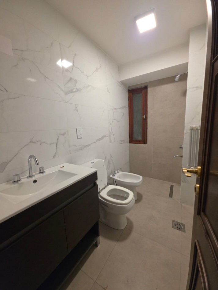 Casa a metros de la costanera: 3 dormitorios/jardin/pileta/quincho