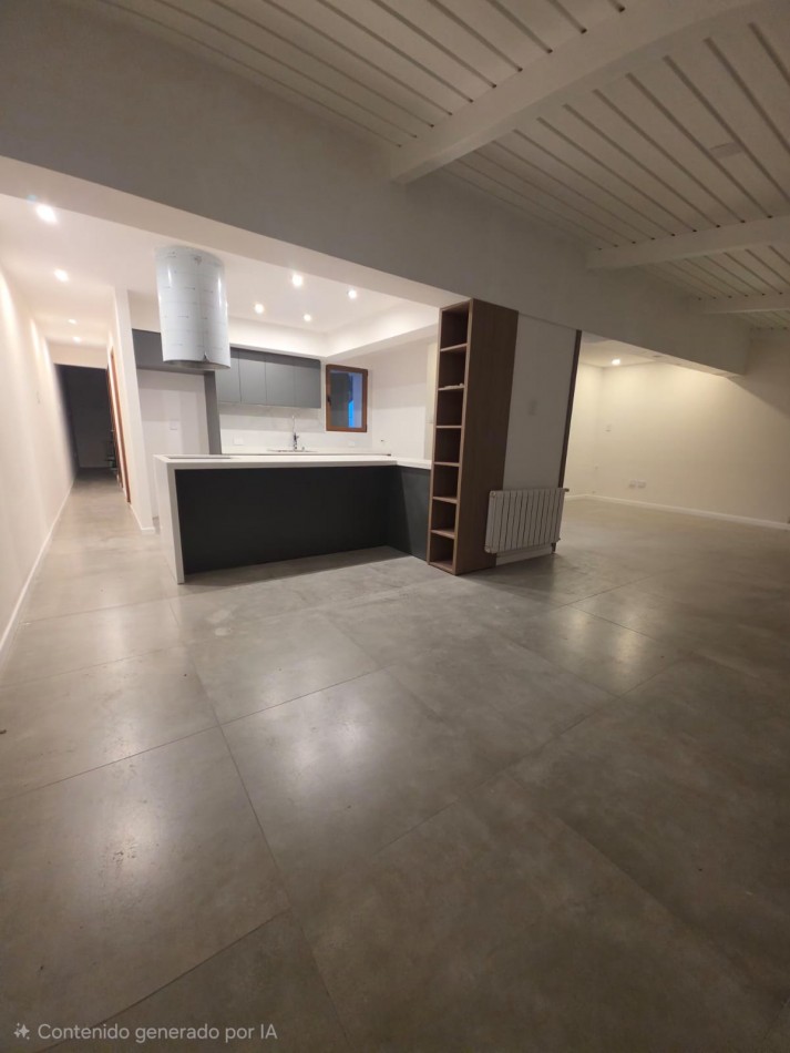 Casa a metros de la costanera: 3 dormitorios/jardin/pileta/quincho
