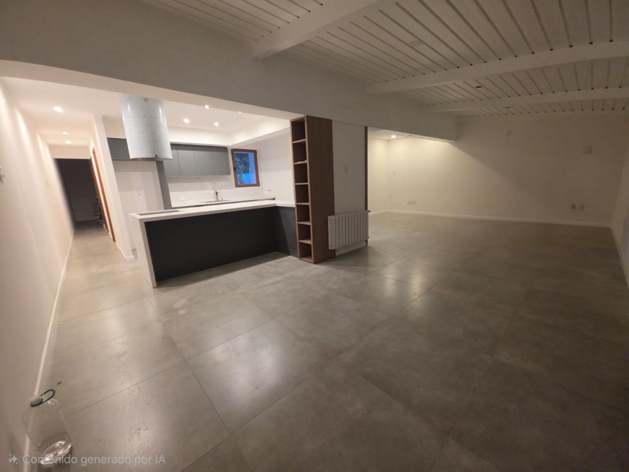 Casa a metros de la costanera: 3 dormitorios/jardin/pileta/quincho