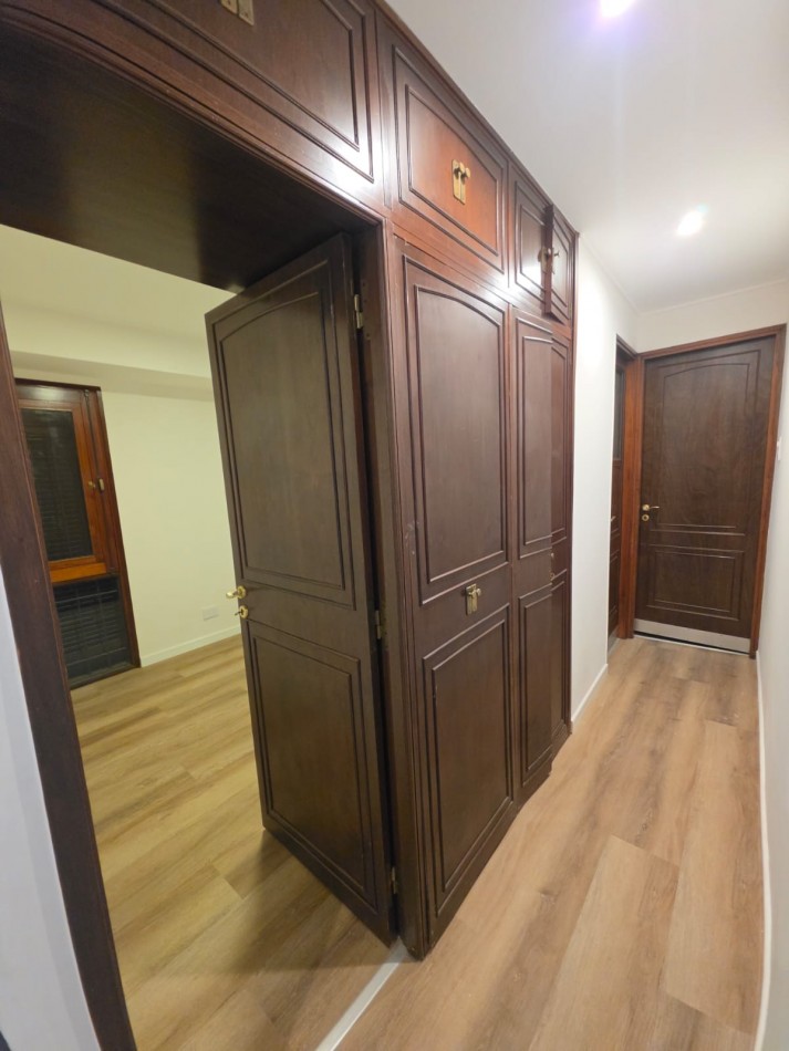 Casa a metros de la costanera: 3 dormitorios/jardin/pileta/quincho